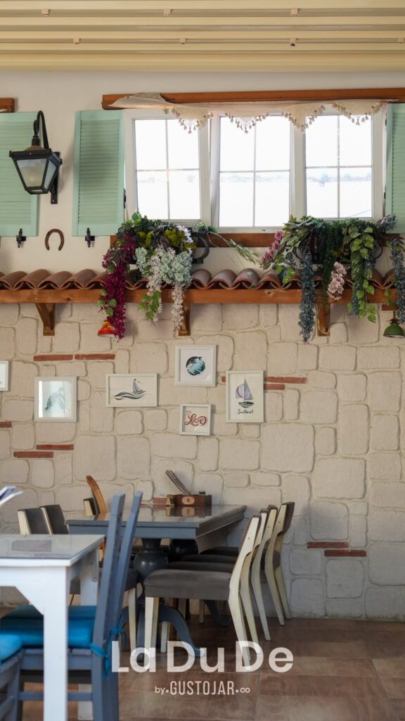 ladude art cafe